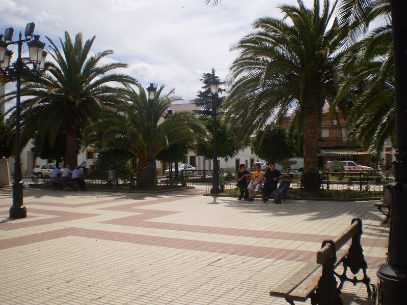 Archivo:Plaza de la Constitución Valsequillo.JPG