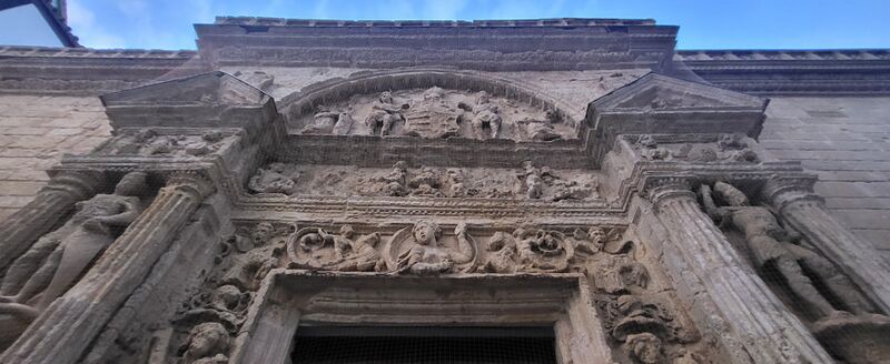 Archivo:Portada Palacio de los Páez de Castillejo.jpeg
