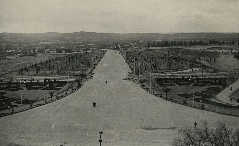 Archivo:Avenida Conde de Vallellano (Años 1950).jpg
