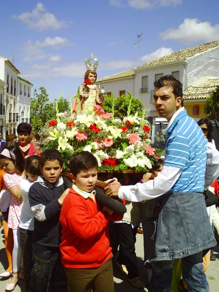 Archivo:Procesión Niño de la Bola - Fuente Tójar(2).JPG