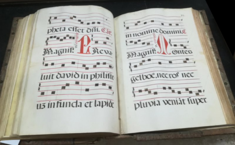 Archivo:Libro coral S XV XVI.png