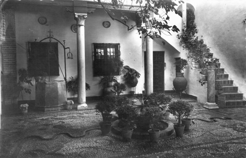 Archivo:Patio particular de la Casa de los Luna.jpg