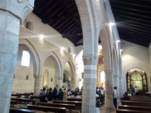 Interior iglesia Santiago Lucena.jpg