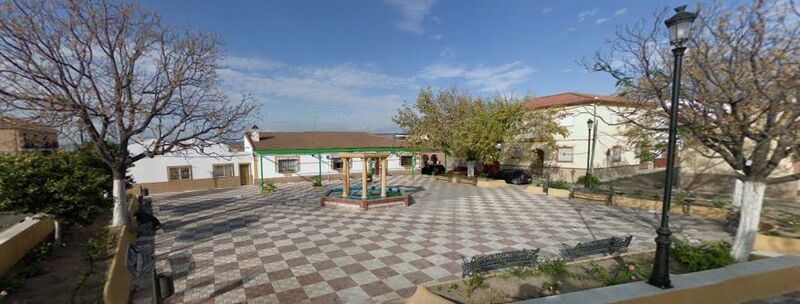 Archivo:Plaza de La Fuente Ochavillo del Río.JPG