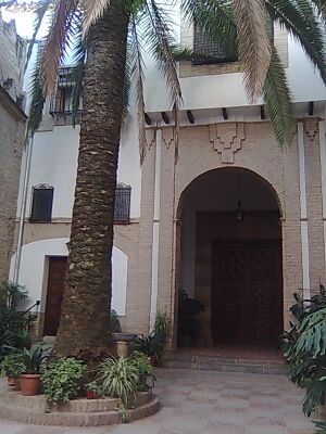 Patio entrada del Convento de la Encarnación.jpg