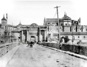 Puerta del Puente hacia 1900.jpg