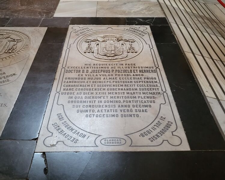 Archivo:Tumba del Obispo Pozuelo.jpeg