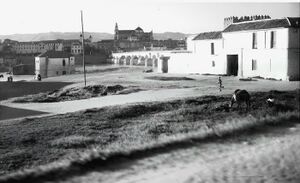 Entorno de la Torre de la Calahorra (años 1940).jpg