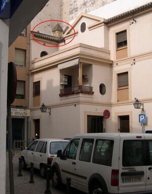Almenas puerta osario.jpg