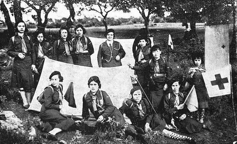 Archivo:Campamento de la sección femenina de los exploradores cordobeses en su excursión al puente de hierro, s.a., año 1935.jpg