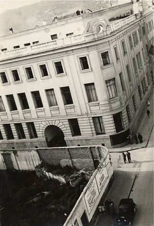 Correos en la calle Cruz Conde (1945).jpg