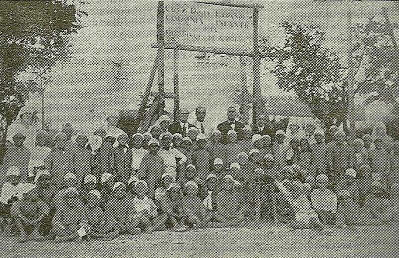 Archivo:Colonia atendida por la Cruz Roja de ñiños del Hospicio en Cerro Muriano, s.a., año 1932 .jpg