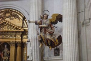 Iglesia Colegio Santa Victoria - angel lamparero.jpg