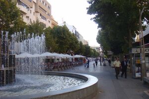 Avenida Gran Capitán hacia San Nicolás.jpg