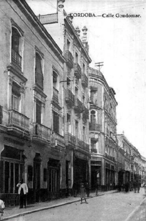 Calle gndomar con La Perla (años 1910).png