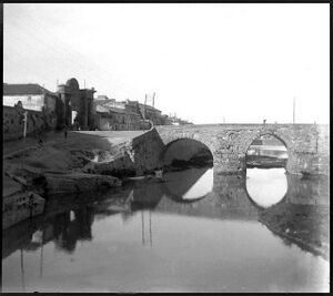 Puerta del Puente y puente Romano (1894).jpg