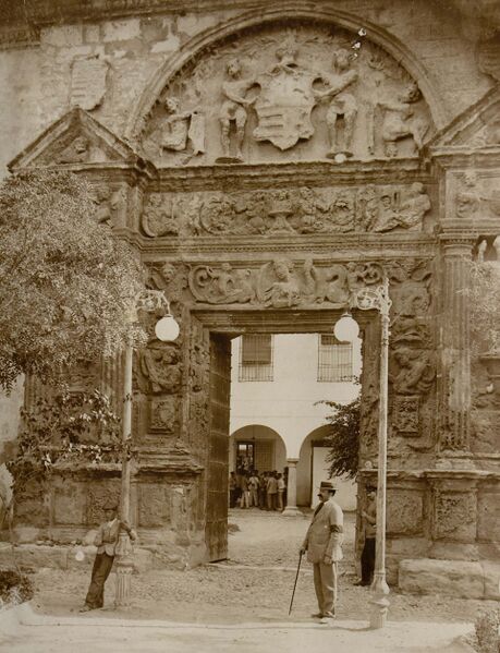 Archivo:Portada del antiguo Palacio de Jerónimo Páez.jpg