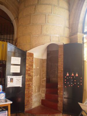 Puerta de subida museo aperos.jpg