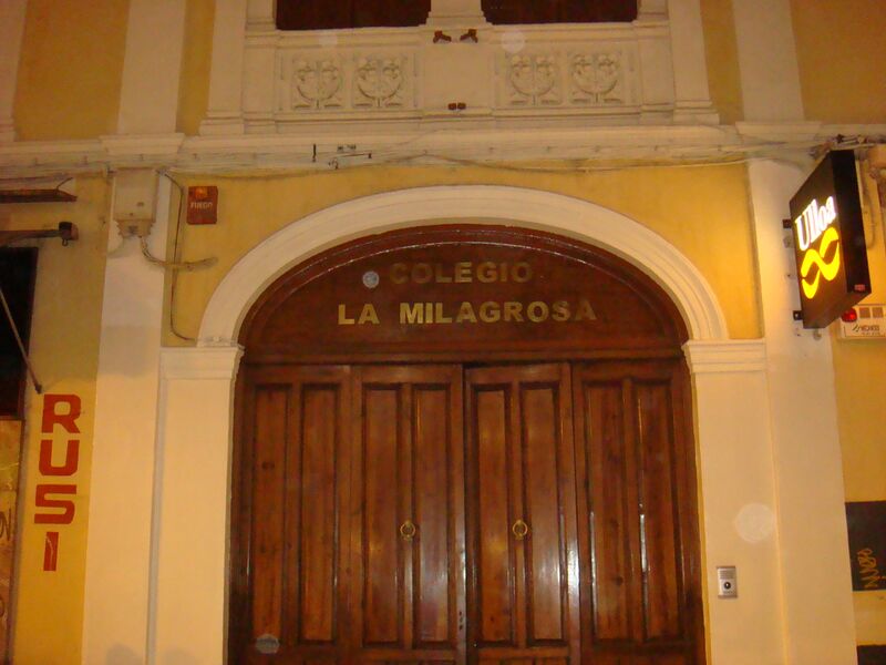 Archivo:Puerta Colegio de la Milagrosa.JPG