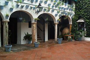 Patio de Bodegas Campos.jpg