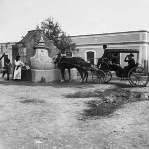 Puerta de Osario. Calesa (Retocada con IA). 1916.jpg