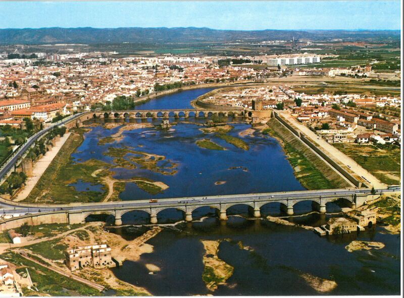 Archivo:Vista aérea del río Guadalquivir a su paso por Córdoba.jpg