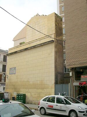 Muralla puerta osario.JPG
