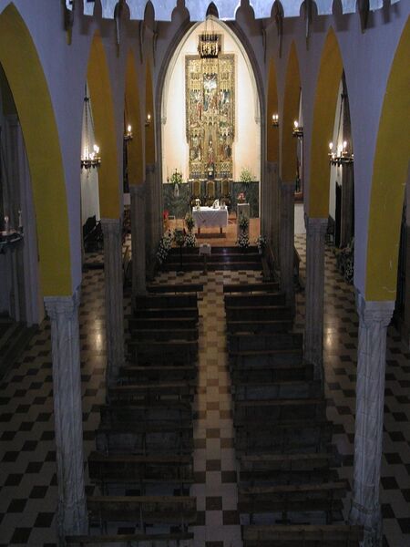Archivo:Nave central de la iglesia.jpg