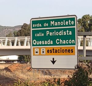Señalización antigua avenida Periodista Quesada.jpg