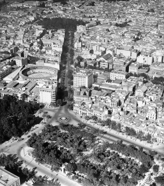 Archivo:Vista aéra de la plaza de Toros de los Tejares, Ronda de los Tejares y Paseo de la Victoria.png