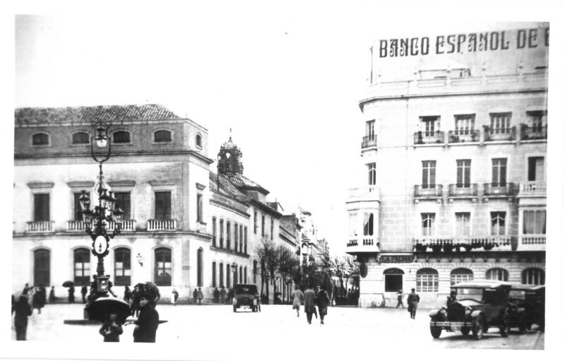 Archivo:Plaza de Cánovas 1.jpg