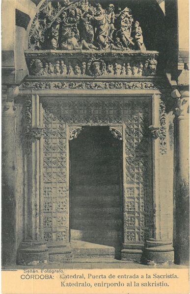 Archivo:Puerta de entrada a la sacristía en la Catedral.jpg