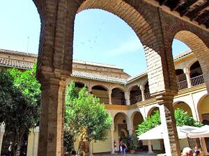 Claustro del antiguo Hospital de San Sebastian.jpg