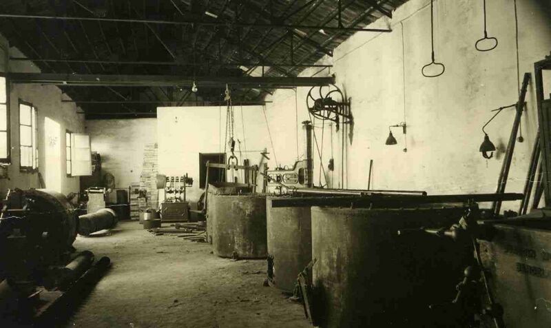 Archivo:Taller mecánico "La Actividad".jpg