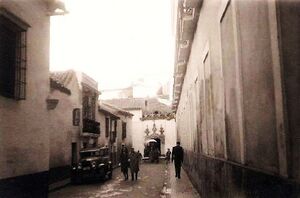 Calle José Zorrilla con vehículo (años 1940).jpg