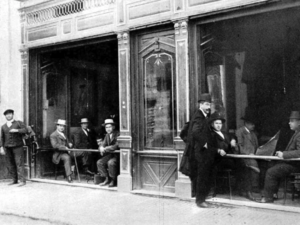 Club Guerrita en Calle Gondomar (1909)..png