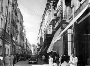 Calle Gondomar ne los años 60 con vehículo.jpg