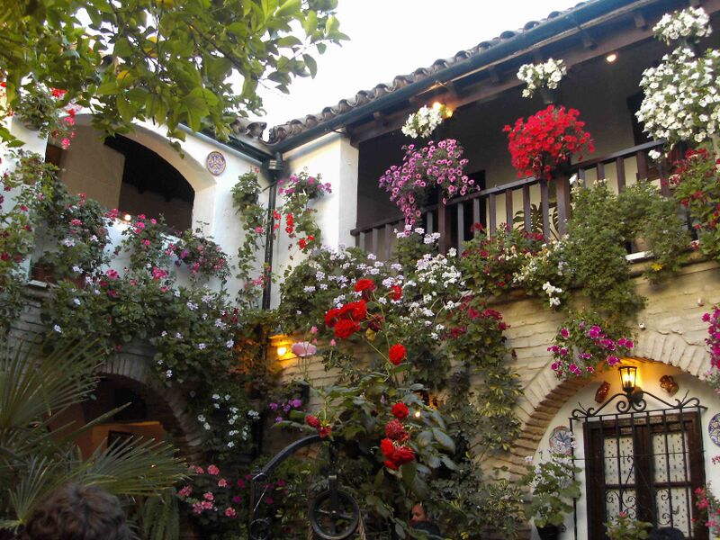 Archivo:Patio de la calle Parras, 6 (2011).JPG