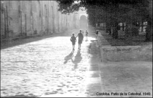 Patio de los Naranjos (1949).JPG