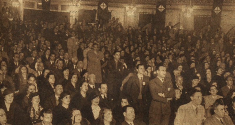 Archivo:Público abarrota el mitín de enero de 1936 en el Gran Teatro de Córdoba de Gil Robles. Foto Torres y Vallvé.png