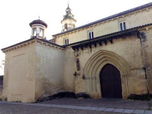 Portada lateral de la igl Magdalena Córdoba.jpg