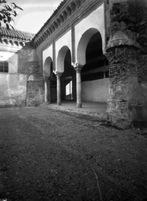 Patio de los Naranjos (1945). Mezquita Catedral.png