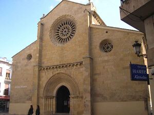 Portada de la Iglesia de San Miguel en Córdoba.jpg