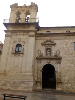 Iglesia San Pedro Lucena portada Virgen.jpg