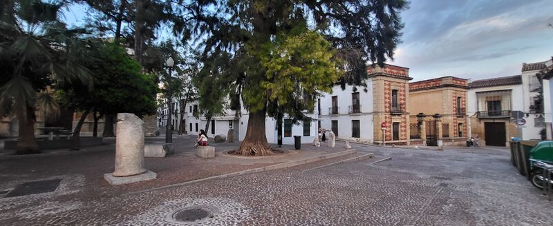 Archivo:Plaza de Jeronimo Páez (II).jpeg