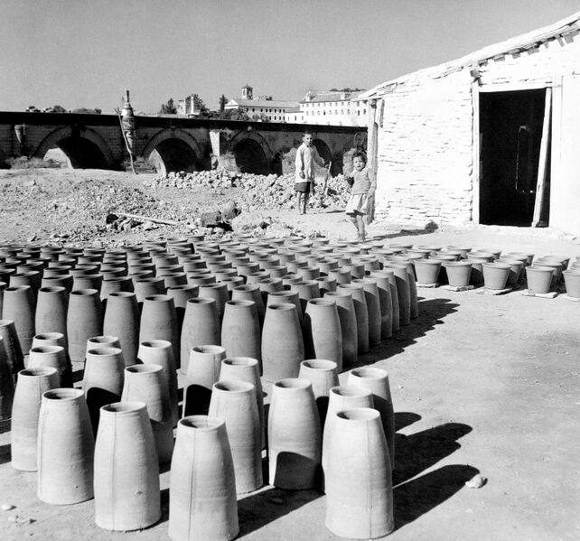 Archivo:El Tejar de Antón García junto a la torre de la Calahorra (1941). Erika Groth-Schmachtenberger.jpg