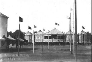 Paseo de la Victoria años 1860 (Tiendas).jpg