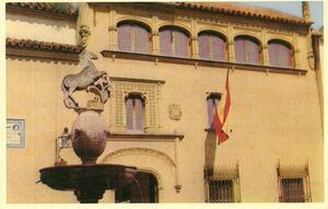 Fuente del Potro y Museo.jpg