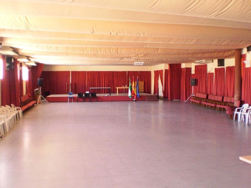 Archivo:Salón de Actos Municipal de La Victoria.JPG