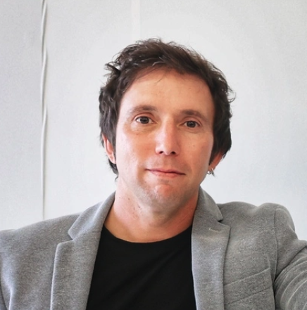 Archivo:Raúl Camara.png